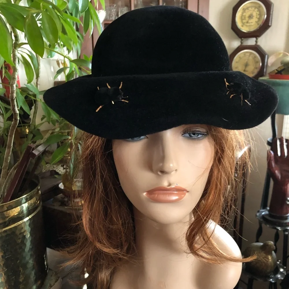 Vintage Black Velour Hat with Bumblebees - Picture 3 of 9